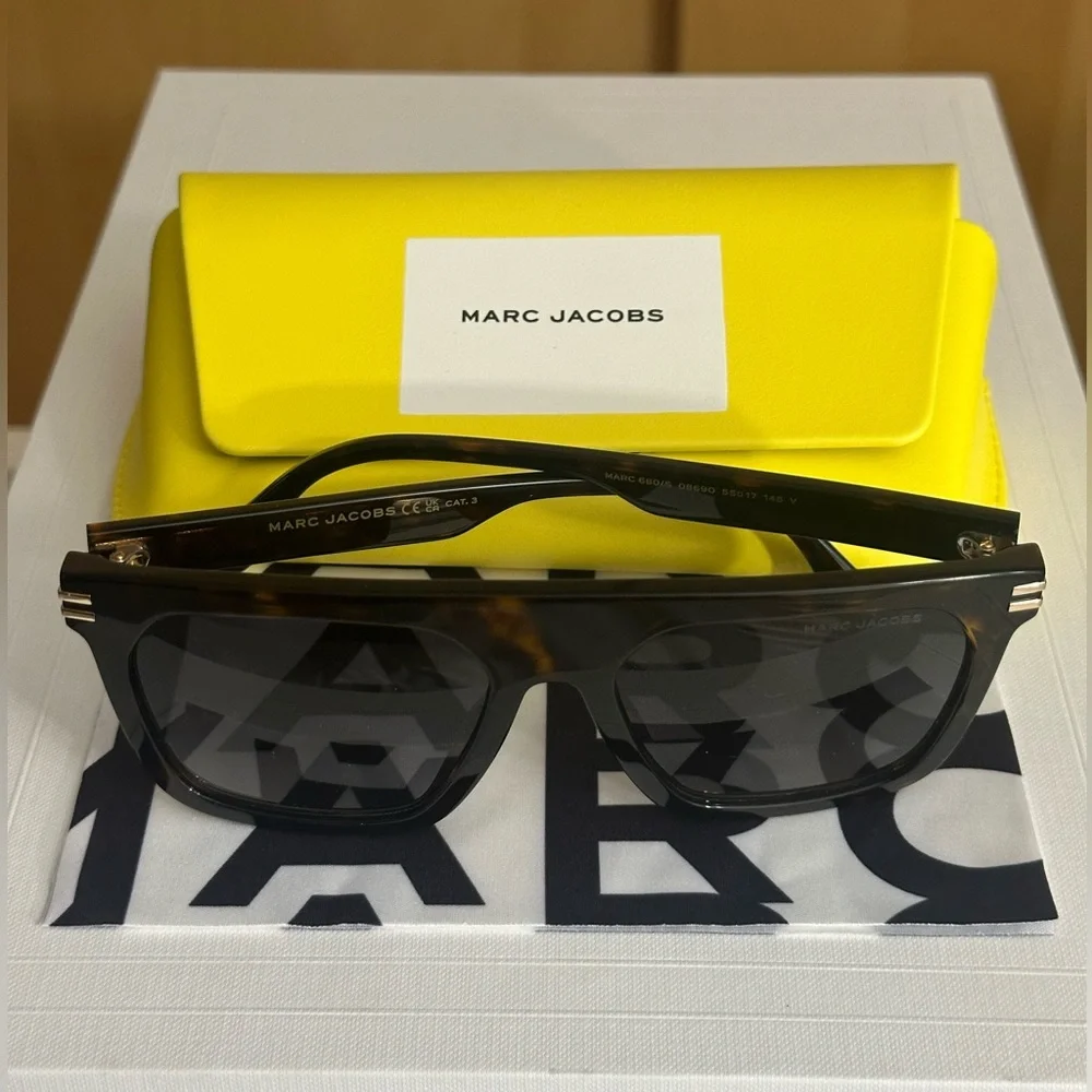 Marc Jacobs Brown Tortoise Sunglasses - Picture 6 of 6